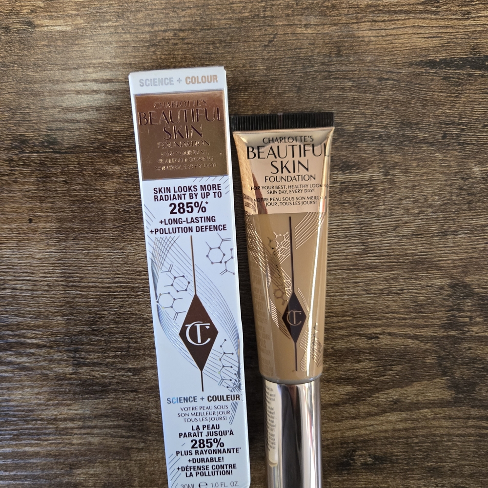 NEE CHARLOTTE TILBURY Beautiful Skin Foundation